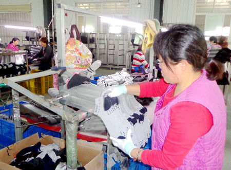 湖北鄖陽兩千余家微工廠助推鄉(xiāng)村振興，萬余村民實(shí)現(xiàn)家門口就業(yè)